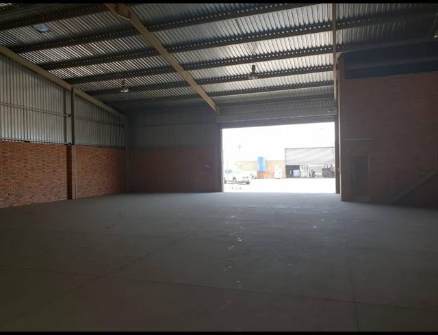 525M² WAREHOUSE TO LET IN BRENTWOOD PARK